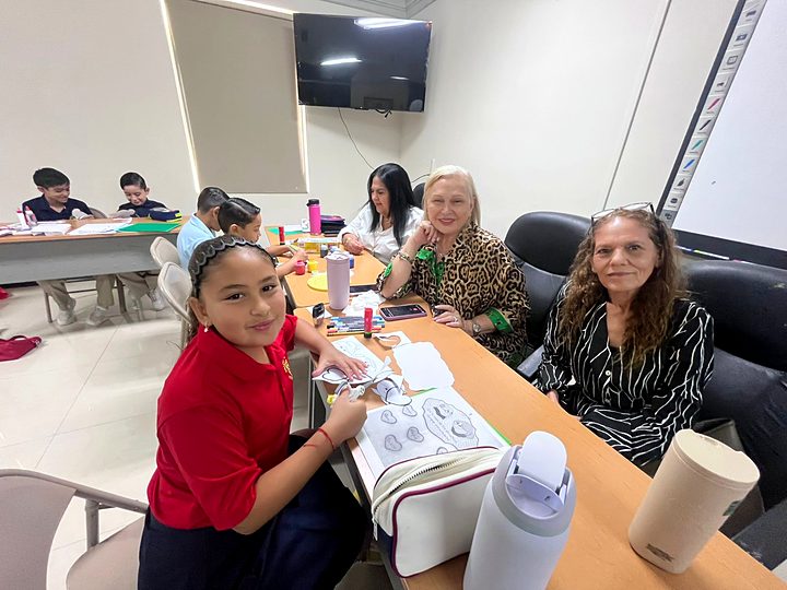 Abuelos y alumnos del Instituto Newman del Oratorio durante la celebración del Día de los Abuelos en Reynosa (45/57).