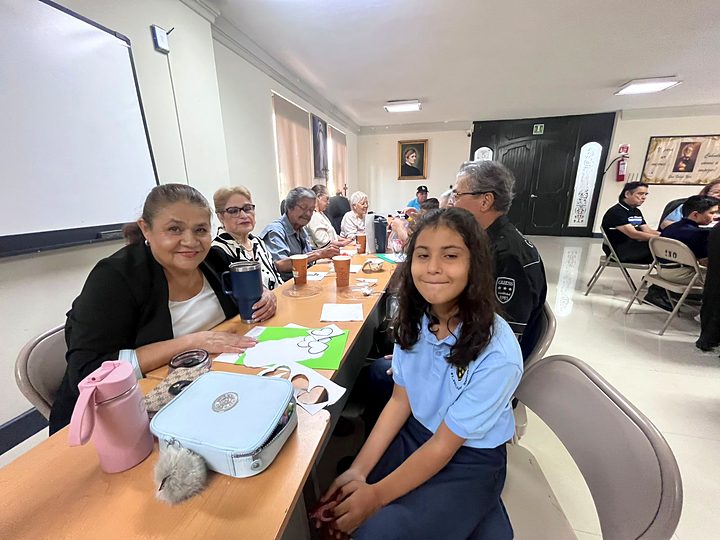 Abuelos y alumnos del Instituto Newman del Oratorio durante la celebración del Día de los Abuelos en Reynosa (46/57).